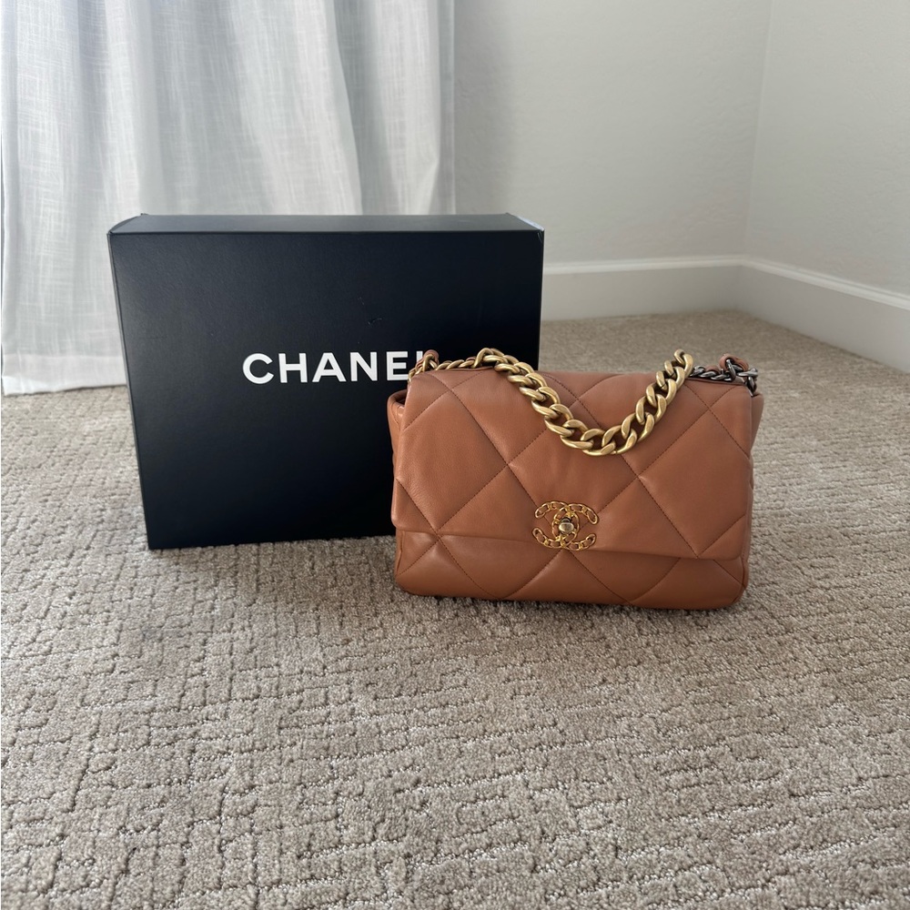Chanel 19  Caramel Color 21P